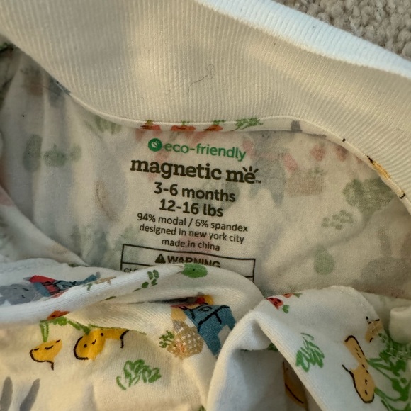 “Magnetic me”romper, gently worn - Picture 2 of 2